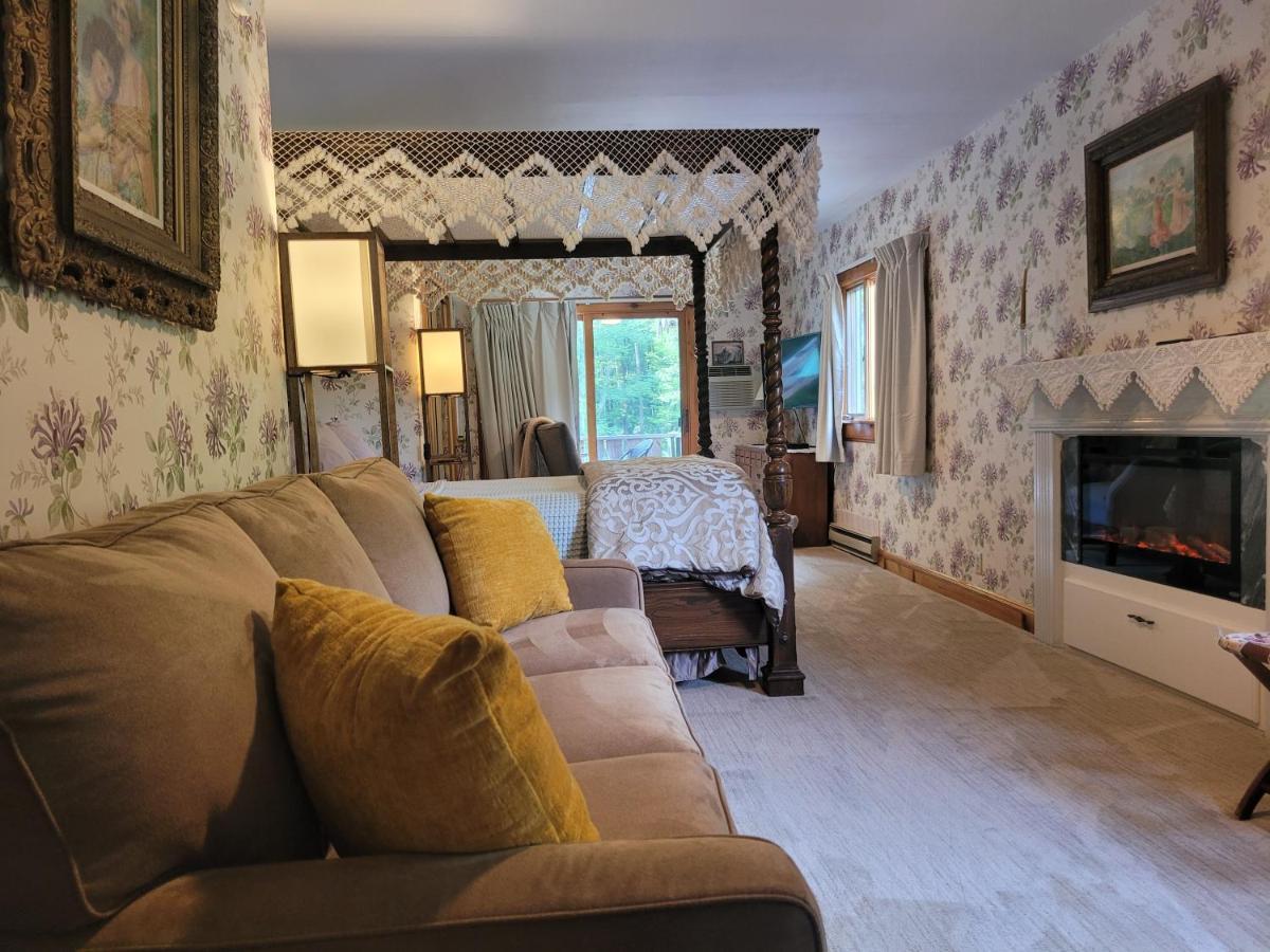 Whisperin' Pines Chalet クーパーズタウン 部屋 写真