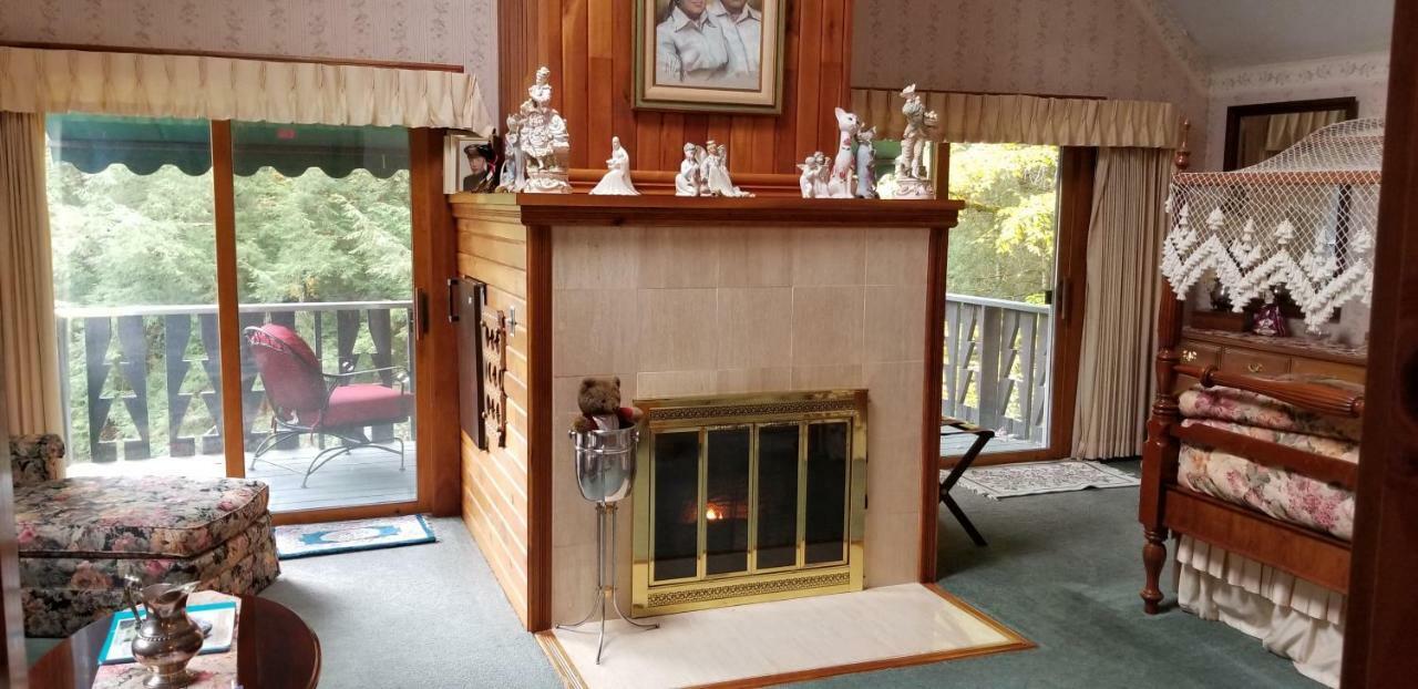 Whisperin' Pines Chalet クーパーズタウン エクステリア 写真